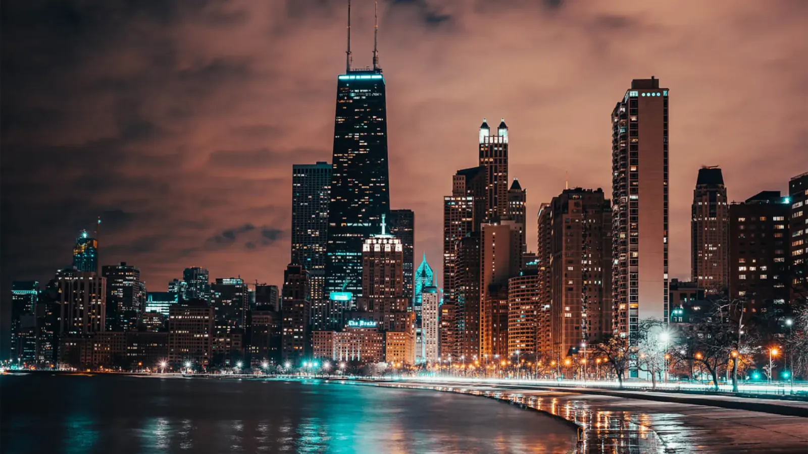 Chicago skyline, the destination for Aurora limo and car service